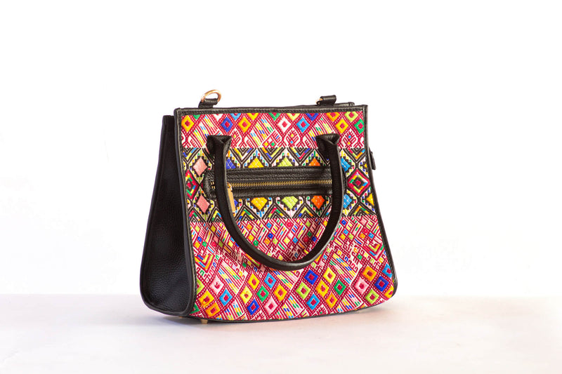 Bolso de Piel y Huipil de Nahualá