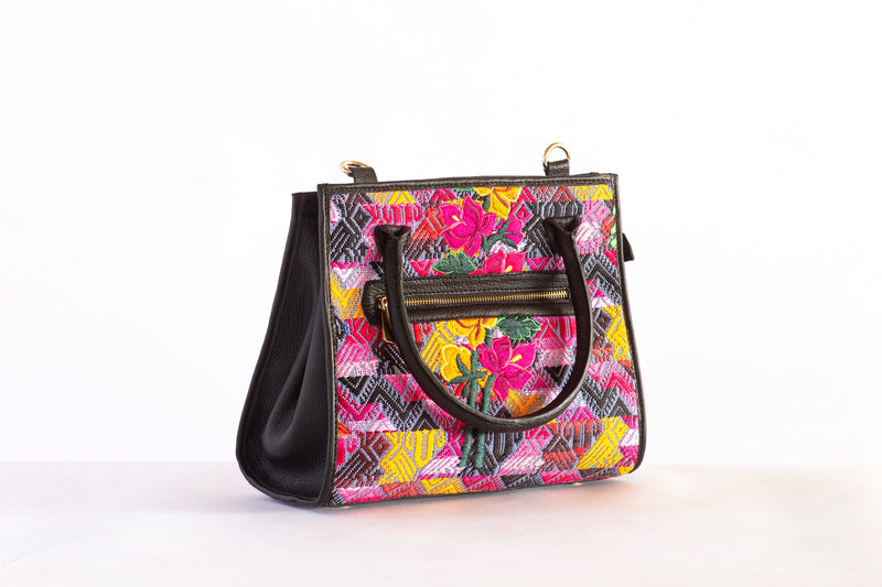 Bolso de Piel y Huipil de Quetzaltenango con flores