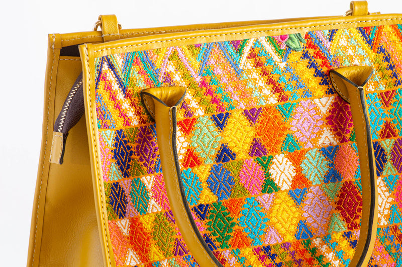 Sac en cuir et Huipil de Tactic en cuir jaune