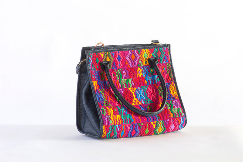 Bolso de Piel y Huipil de Tactic rojo